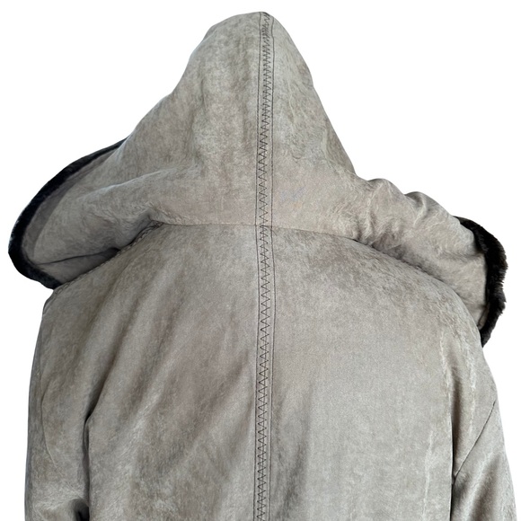 Utex Dark Brown Fur Coat - Picture 11 of 16